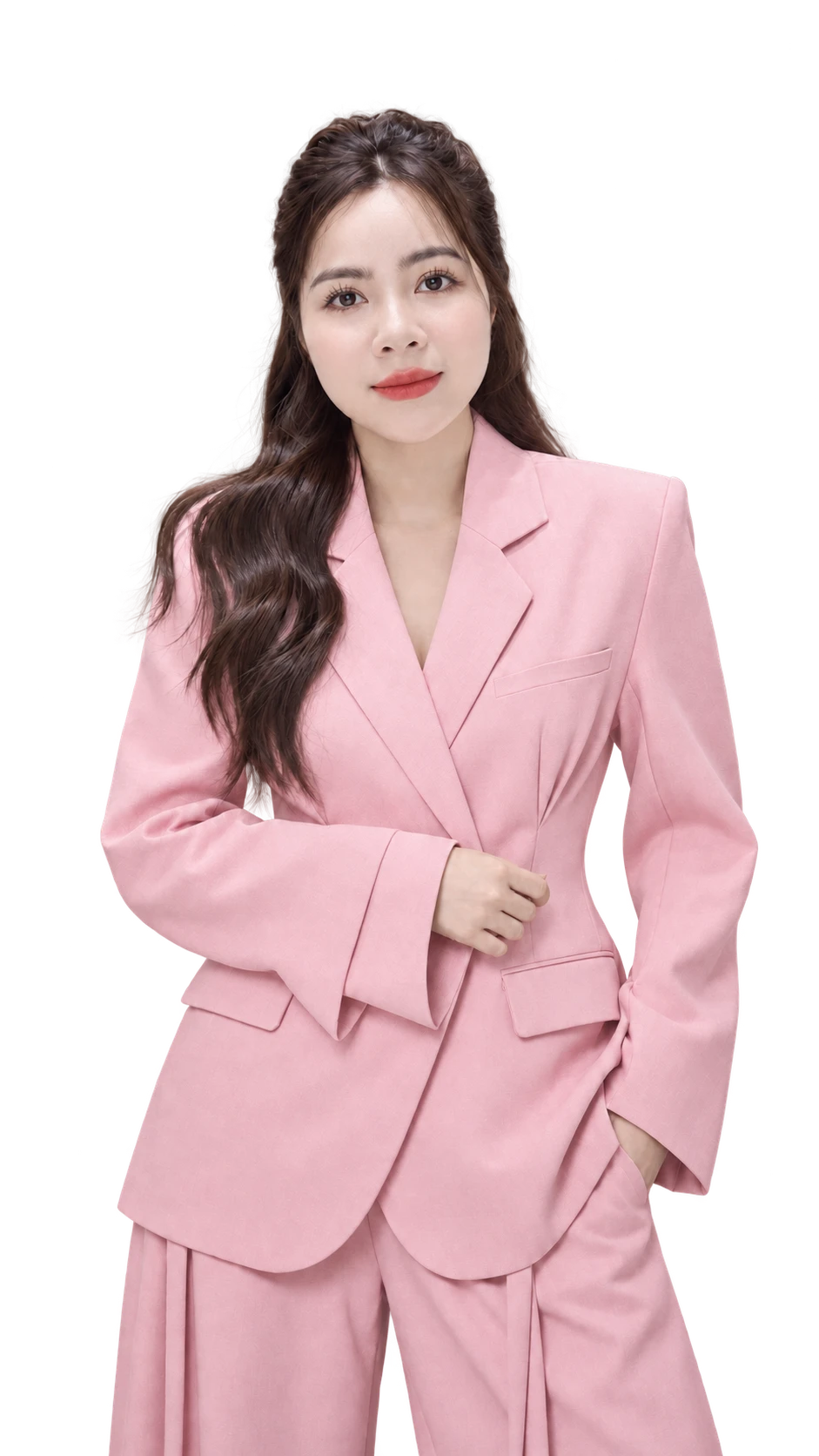 Nguyễn Linh Hà trong bộ vest hồng — Nhà sáng lập LIHA